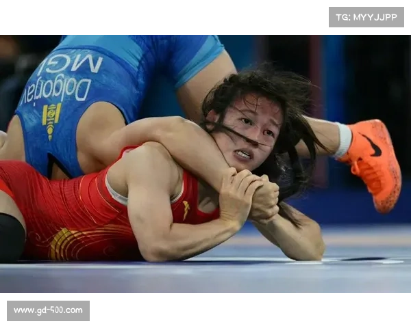2012伦敦奥运会女子摔跤赛场激烈对决展现巾帼拼搏风采